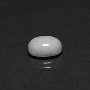 2.29カラットの天然ホワイトサンゴ（10×6.3 mm・オーバルカット）
