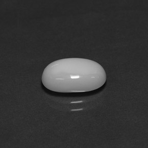 2.54カラットの天然ホワイトサンゴ（11.3×7.1 mm・オーバルカット）