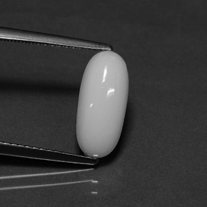 2.29カラットの天然ホワイトサンゴ（12.9×5.8 mm・オーバルカット）