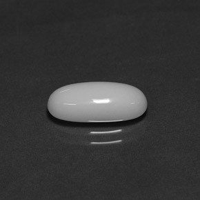 2.29カラットの天然ホワイトサンゴ（12.9×5.8 mm・オーバルカット）