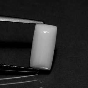 1.88カラットの天然ホワイトサンゴ、バゲット、オペーク