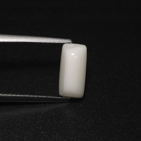 1.98カラットの天然ホワイトサンゴ（10.8×5.2 mm・バゲット）