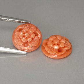 カラットの天然サーモンサンゴ（10×4.4 mm・ファンシーシェイプ）