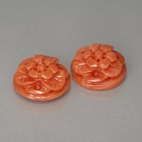 カラットの天然サーモンサンゴ（10.8×5.3 mm・ファンシーシェイプ）