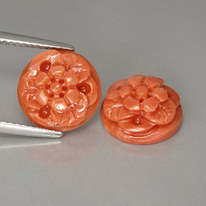 カラットの天然サーモンサンゴ（10.8×5.3 mm・ファンシーシェイプ）