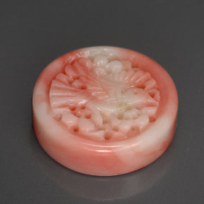 12.80カラットの天然マルチカラーサンゴ（17×4.8 mm・ファンシーシェイプ）