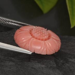 3.29カラットの天然サーモンサンゴ（13.6×9.8 mm・フラワーカット）