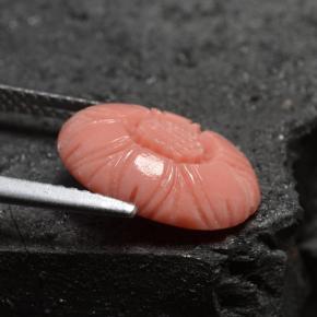 3.66カラットの天然サーモンサンゴ（13.7×9.7 mm・ファンシーシェイプ）