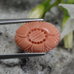 2.80カラットの天然オレンジがかったピンクサンゴ（13.8×9.8 mm・フラワーカット）