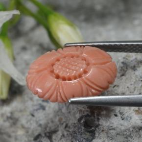 2.80カラットの天然オレンジがかったピンクサンゴ（13.8×9.8 mm・フラワーカット）