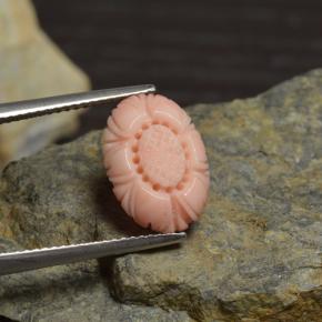 3.39カラットの天然ホワイトサーモンサンゴ（13.6×9.8 mm・フラワーカット）