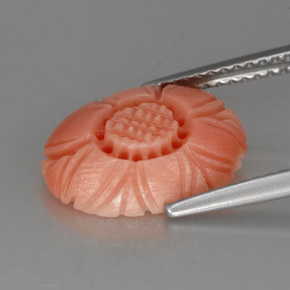 2.52カラットの天然Salmon Pink  サンゴ（13.3×9.6 mm・フラワーカット）