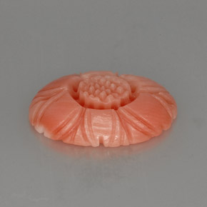 2.52カラットの天然Salmon Pink  サンゴ（13.3×9.6 mm・フラワーカット）