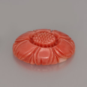 3.58カラットの天然サーモンサンゴ、ファンシーシェイプ、オペーク