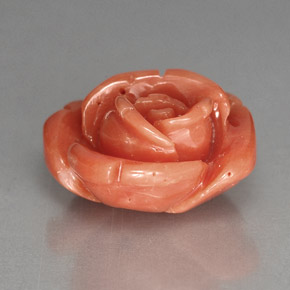 6.05カラットの天然サーモンサンゴ、ファンシーシェイプ、オペーク