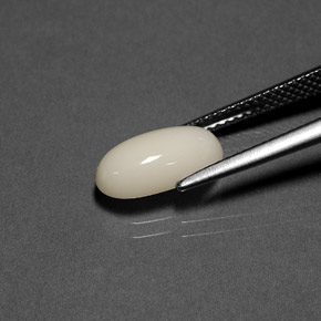 2.23カラットの天然ホワイトサンゴ、オーバルカット、オペーク