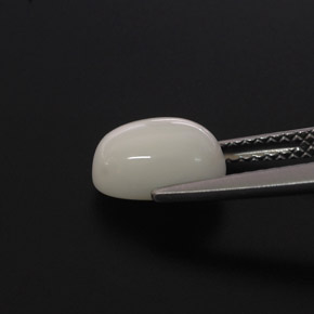 2.00カラットの天然ホワイトサンゴ、オーバルカット、オペーク