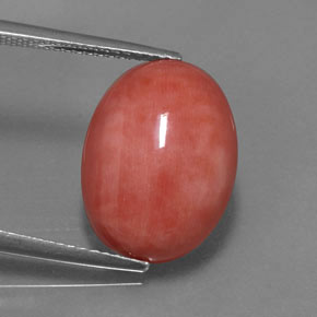 7.54カラットの天然サーモンサンゴ（16.1×12 mm・オーバルカット）