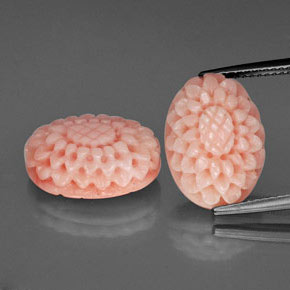 カラットの天然ホワイトサーモンサンゴ（15.3×11.1 mm・ファンシーシェイプ）