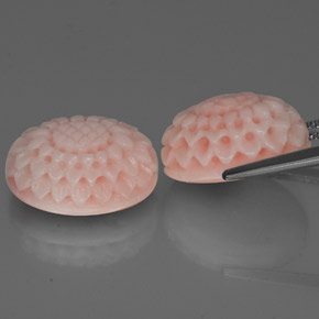17.41カラットの天然ブルーがかったピンクサンゴ（15.3×11.1 mm・ファンシーシェイプ）