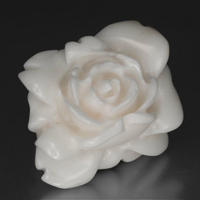 27.83カラットの天然ホワイトサンゴ、ファンシーシェイプ、オペーク