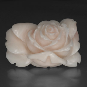 40.97カラットの天然サーモンホワイトサンゴ、ファンシーシェイプ、オペーク