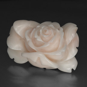 40.97カラットの天然サーモンホワイトサンゴ、ファンシーシェイプ、オペーク