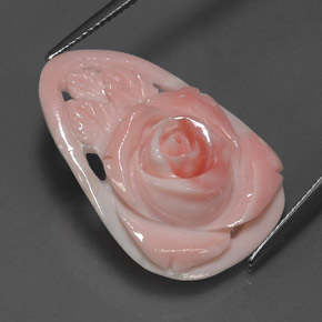 12.52カラットの天然ピンクサンゴ（29.5×20.1 mm・ファンシーシェイプ）