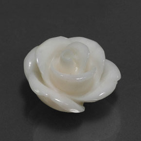 10.95カラットの天然ホワイトサンゴ（16.7×14.3 mm・ファンシーシェイプ）