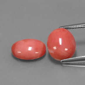 カラットの天然ホワイトサーモンサンゴ（11.2×9.1 mm・オーバルカット）