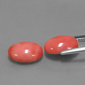 カラットの天然ホワイトサーモンサンゴ（11.2×9.1 mm・オーバルカット）