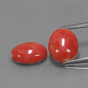 カラットの天然ホワイトサーモンサンゴ（11.2×9.1 mm・オーバルカット）