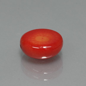 2.35カラットの天然サーモンサンゴ（9.1×7.9 mm・ファンシーシェイプ）