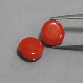 カラットの天然サーモンサンゴ（8.3×7.8 mm・ファンシーシェイプ）