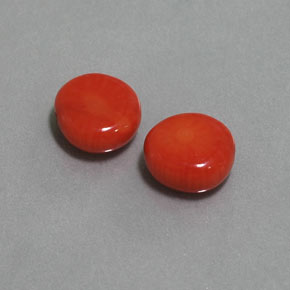 カラットの天然サーモンサンゴ（8.3×7.8 mm・ファンシーシェイプ）
