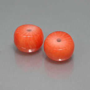 カラットの天然サーモンサンゴ（8.3×5.3 mm・ファンシーシェイプ）