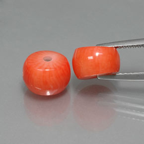 カラットの天然サーモンサンゴ（8.3×5.3 mm・ファンシーシェイプ）