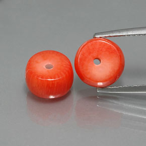 カラットの天然サーモンサンゴ（8.5×5.3 mm・ファンシーシェイプ）