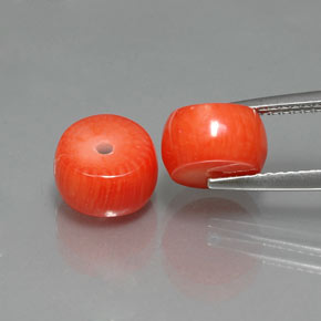 カラットの天然サーモンサンゴ（8.5×5.3 mm・ファンシーシェイプ）