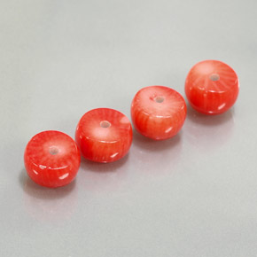 カラットの天然サーモンサンゴ（8.3×4.9 mm・ファンシーシェイプ）
