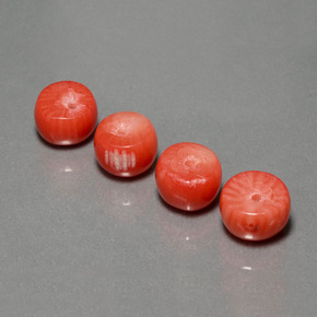 カラットの天然サーモンサンゴ（8.2x5.1 mm・ファンシーシェイプ）