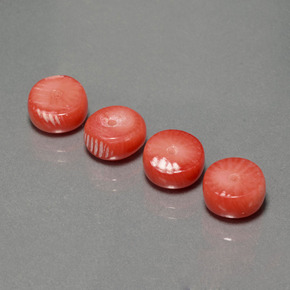 カラットの天然サーモンサンゴ（8.4×4.3 mm・ファンシーシェイプ）