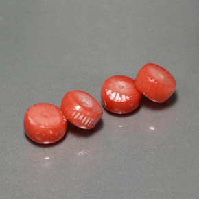 カラットの天然サーモンサンゴ（8.4×4.3 mm・ファンシーシェイプ）