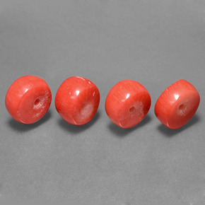 カラットの天然サーモンサンゴ（8.5×4.4 mm・ファンシーシェイプ）