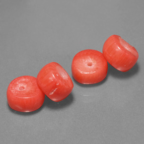 カラットの天然サーモンサンゴ（8.5×4.4 mm・ファンシーシェイプ）