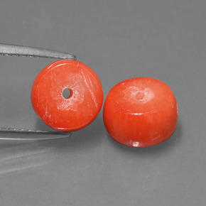 カラットの天然サーモンサンゴ（8.4×4.7 mm・ファンシーシェイプ）