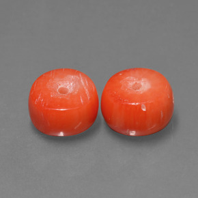 カラットの天然サーモンサンゴ（8.4×4.7 mm・ファンシーシェイプ）