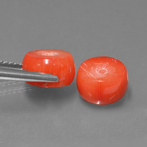 カラットの天然サーモンサンゴ（8.4×4.7 mm・ファンシーシェイプ）