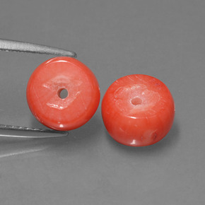 カラットの天然サーモンサンゴ（8.3×5.3 mm・ファンシーシェイプ）
