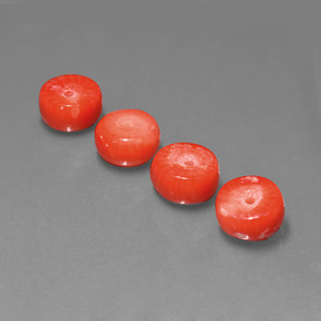 カラットの天然サーモンサンゴ（8.3×4.3 mm・ファンシーシェイプ）